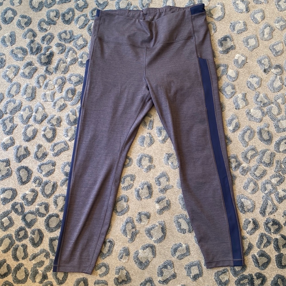 Athleta 7/8 pocket leggings with blue stripe, size L